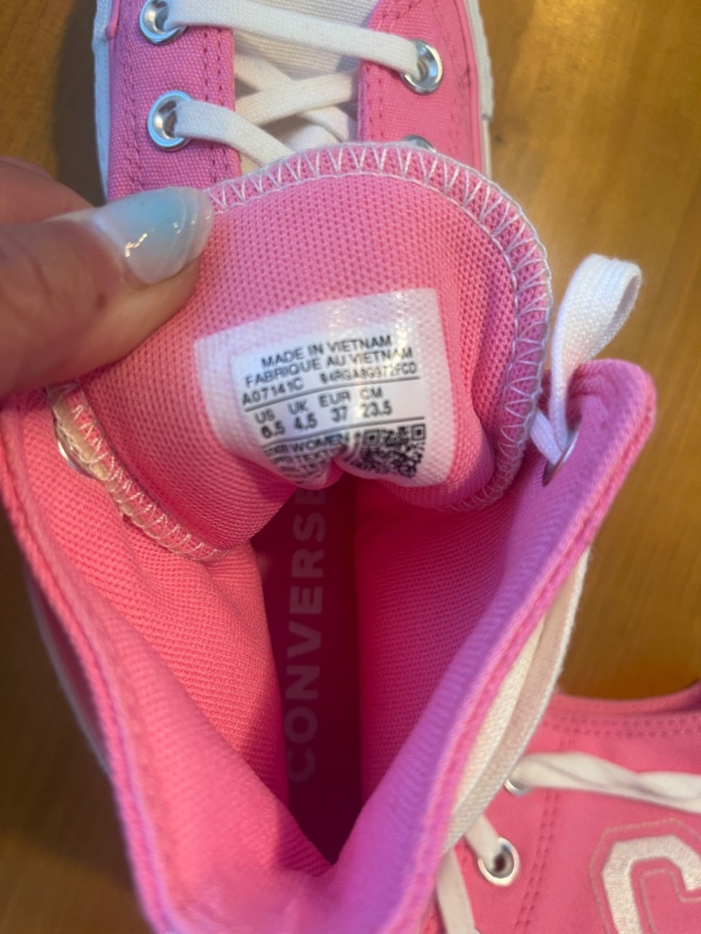 Converse High Top Sneakers in Bright Bubblegum💕Pink💕and White~ NEW Size 6.5 - Picture 9 of 9